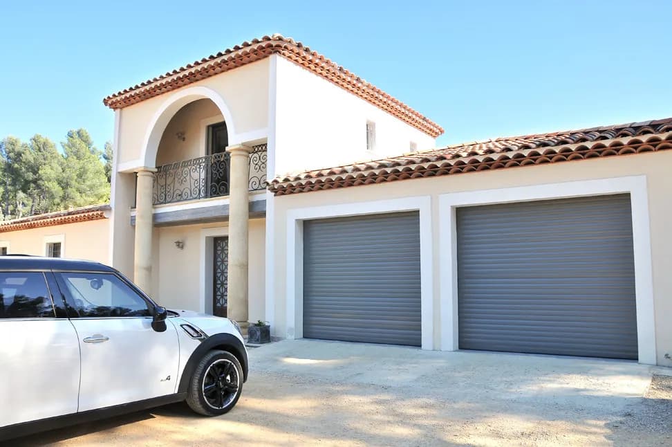 portes de garage à refoulement plafond