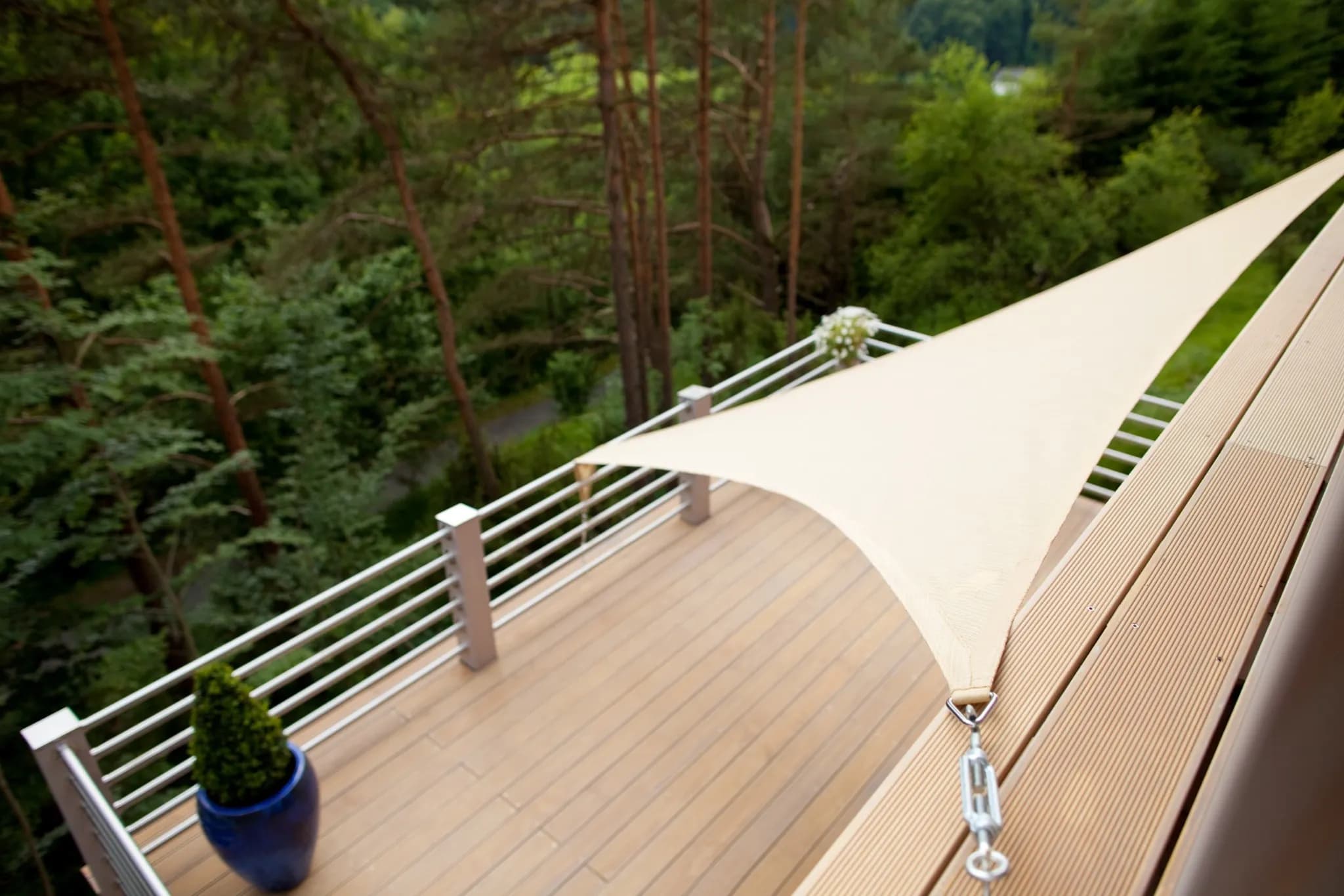 voiles d’ombrage sur mesure avec des toiles techniques de qualité